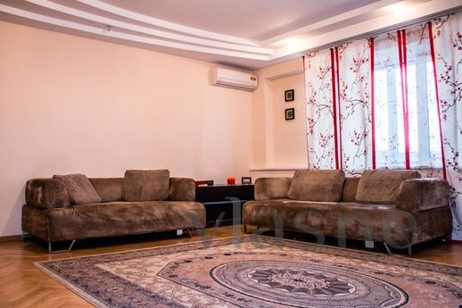 3 bedroom apartment for rent, Almaty - apartment by the day