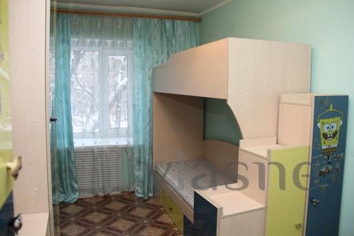 Excellent 3-bedroom apartment yoh, Karaganda - apartment by the day