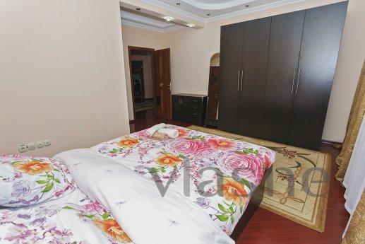 Luxury apartment in a luxury LCD Nursaya, Астана - апартамент за нощувки
