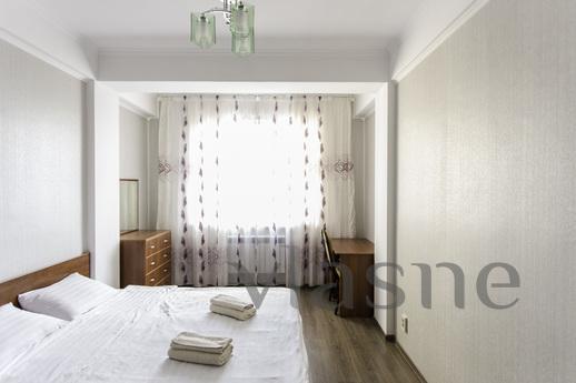 Apartment in the center, Almaty - apartment by the day