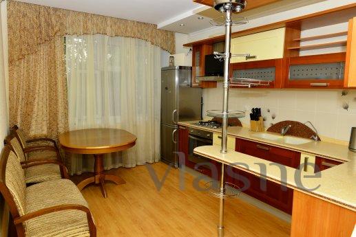 Элитная 4-х комн. кв.,  120 м2  29  центр, все удобства.  8 