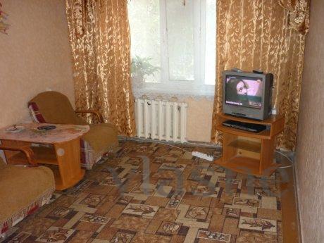 Квартира полностью меблирована, есть телевизор, DVD, спутник