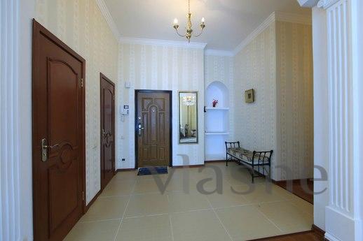 2 bedroom apartment on Kunaeva 12/2, Astana - apartment by the day