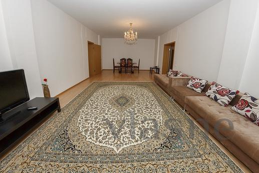 2 bedroom apartment with hotel service, Астана - апартамент за нощувки
