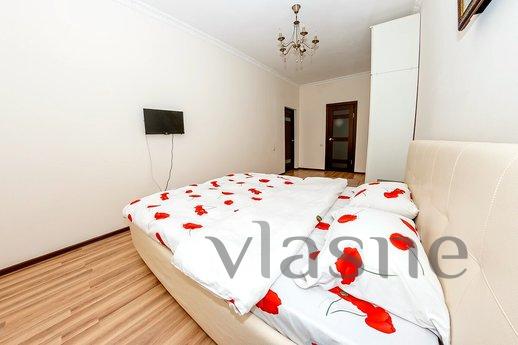 Luxury 3 bedroom overlooking LCD Nursaya, Астана - апартамент за нощувки
