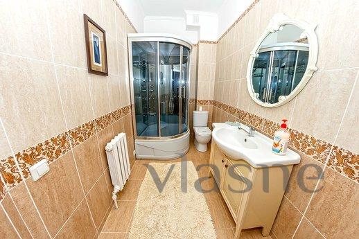 Luxury 3 bedroom overlooking LCD Nursaya, Астана - апартамент за нощувки
