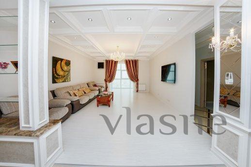 3-bedroom apartment Grand Alatau, Astana - apartment by the day