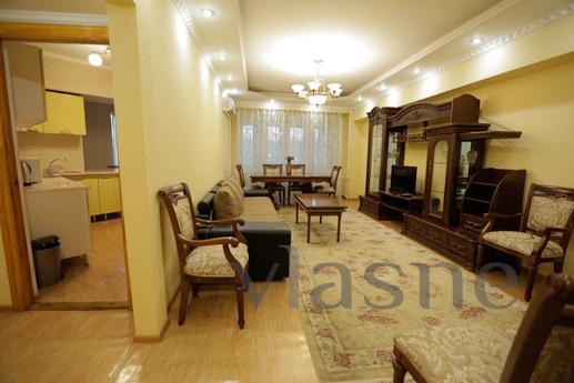 Lovely apartment in the heart of Almaty, Алмати - апартамент за нощувки
