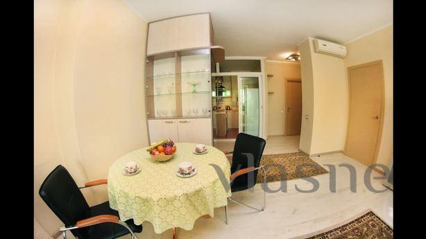 Spacious 3 bedroom LUX apartment, Almaty - apartment by the day