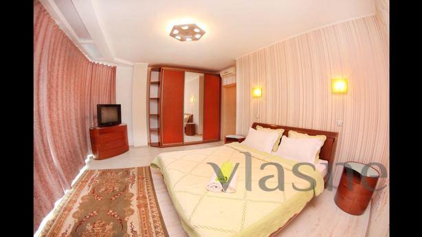 Spacious 3 bedroom LUX apartment, Almaty - apartment by the day