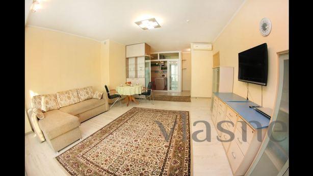 Spacious 3 bedroom LUX apartment, Almaty - apartment by the day