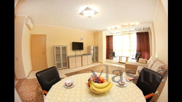 Spacious 3 bedroom LUX apartment, Almaty - apartment by the day