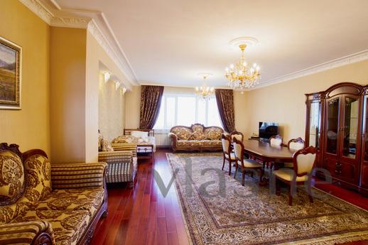 Beautiful apartment in the heart, Астана - апартамент за нощувки
