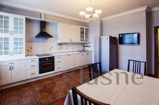 Beautiful apartment in the heart, Астана - апартамент за нощувки

