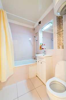 1 bedroom apartment in the center, Karaganda - apartment by the day