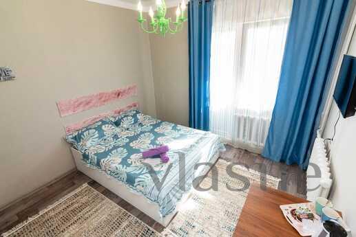 Bright studio overlooking Alatau, Алмати - апартамент за нощувки
