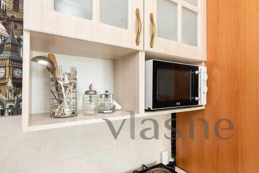 Bright studio overlooking Alatau, Алмати - апартамент за нощувки
