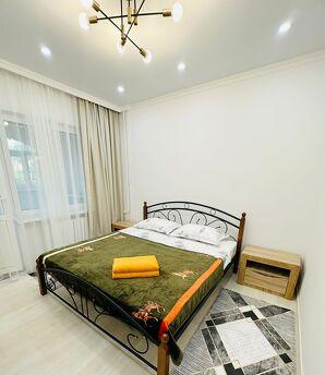 Luxurious cozy two-room apartment, Алмати - апартамент за нощувки
