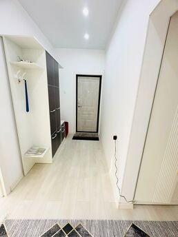 Luxurious cozy two-room apartment, Алмати - апартамент за нощувки
