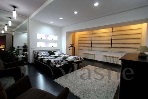 2 bedroom apartment in the center, Almaty - apartment by the day