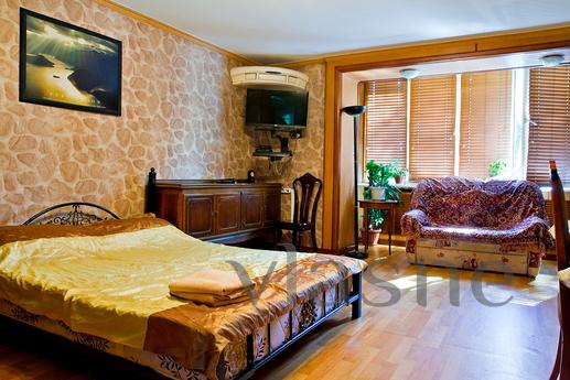Кровать размером Queen Size + раскладной диван. Максимальное