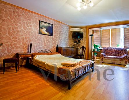 Cozy studio apartment in the center, Almaty - apartment by the day